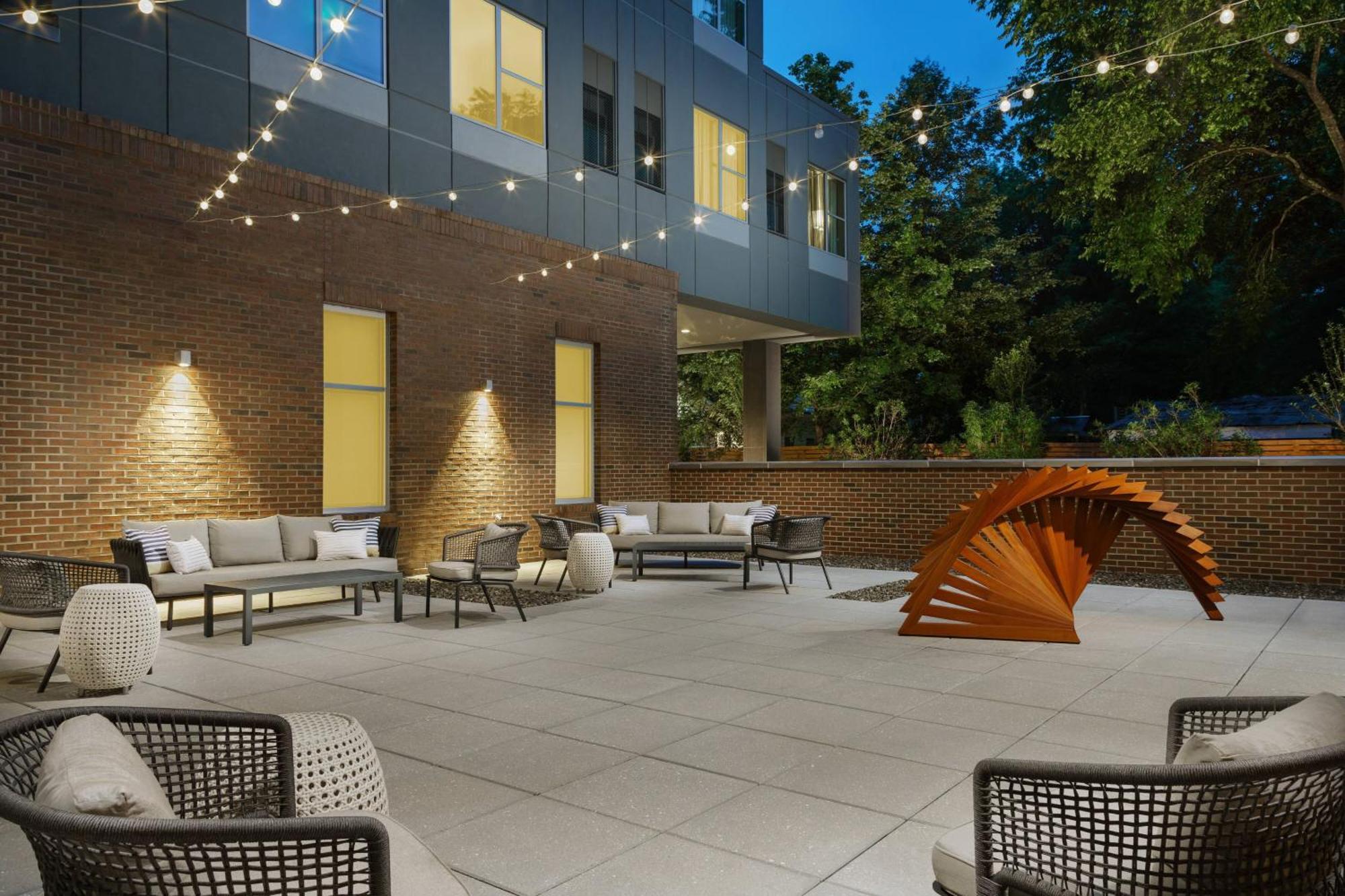 Ac Hotel By Marriott Chapel Hill Downtown Exterior photo
